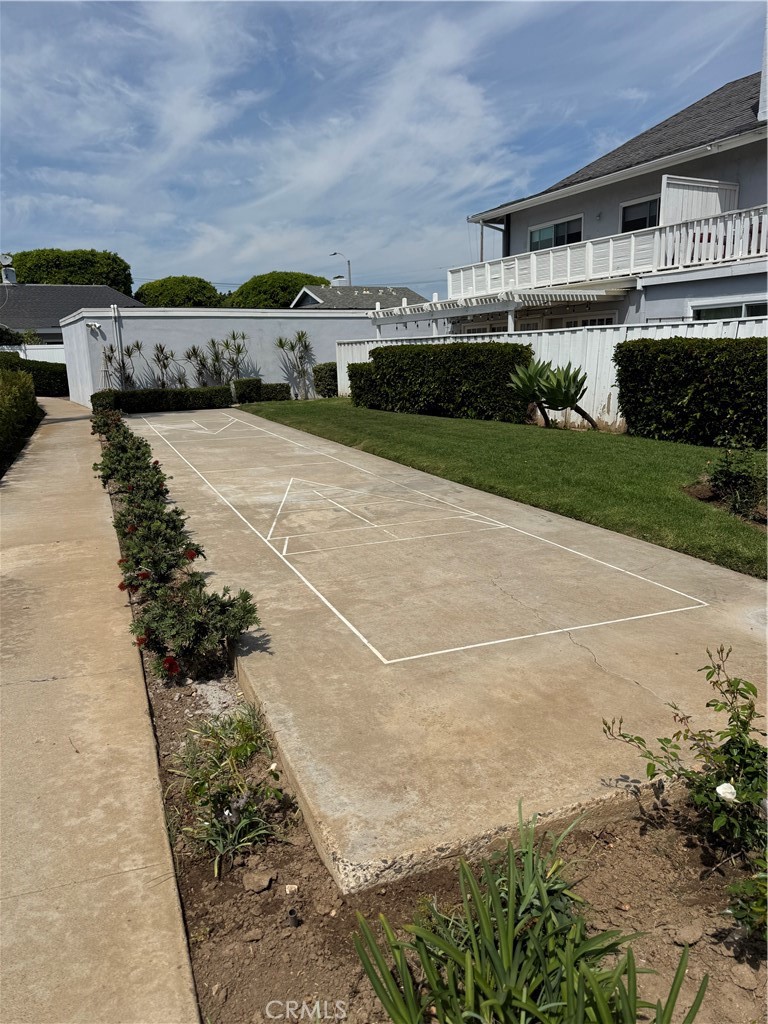 2522 University Property Photo 16