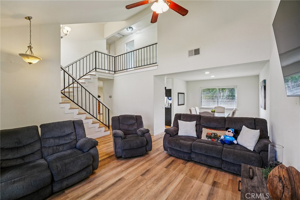 2372 Leta Property Photo 4