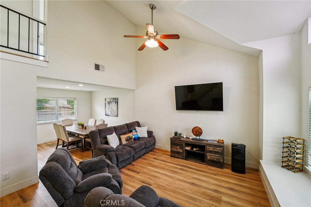2372 Leta Property Photo 5