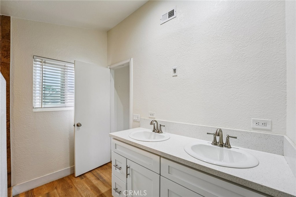 2372 Leta Property Photo 15