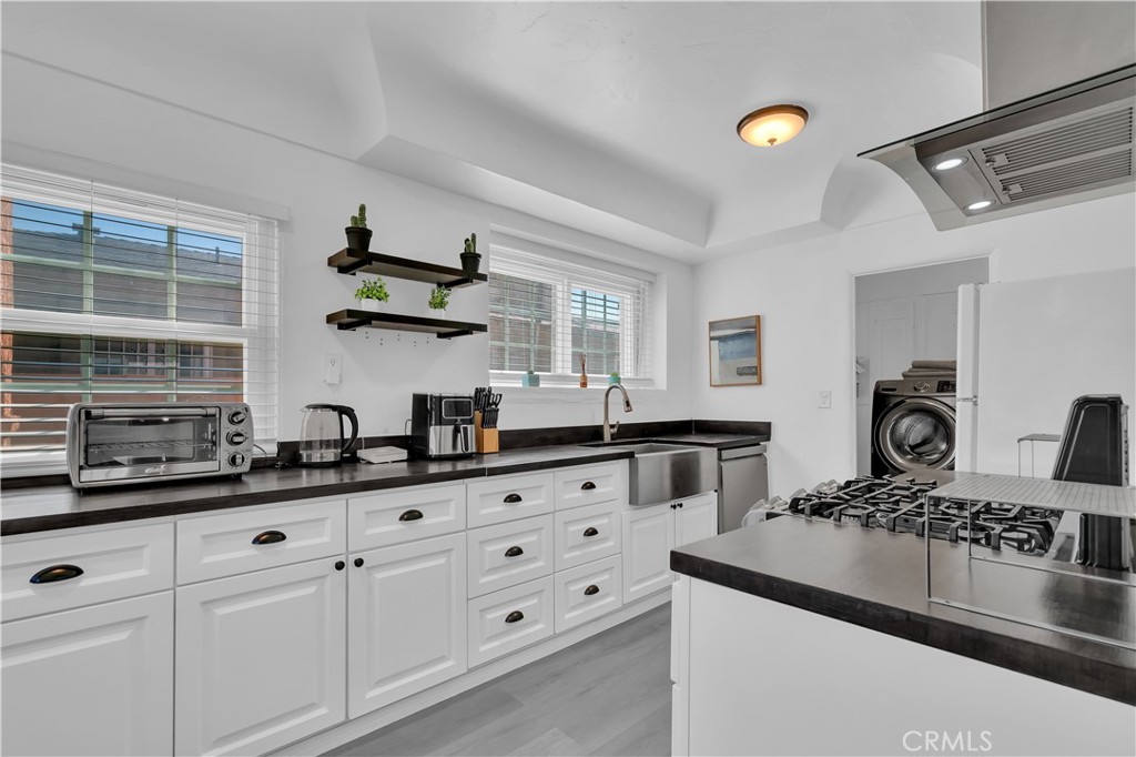 8319 S Van Ness Property Photo 11