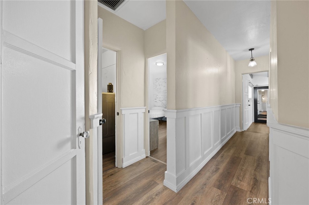 8319 S Van Ness Property Photo 13