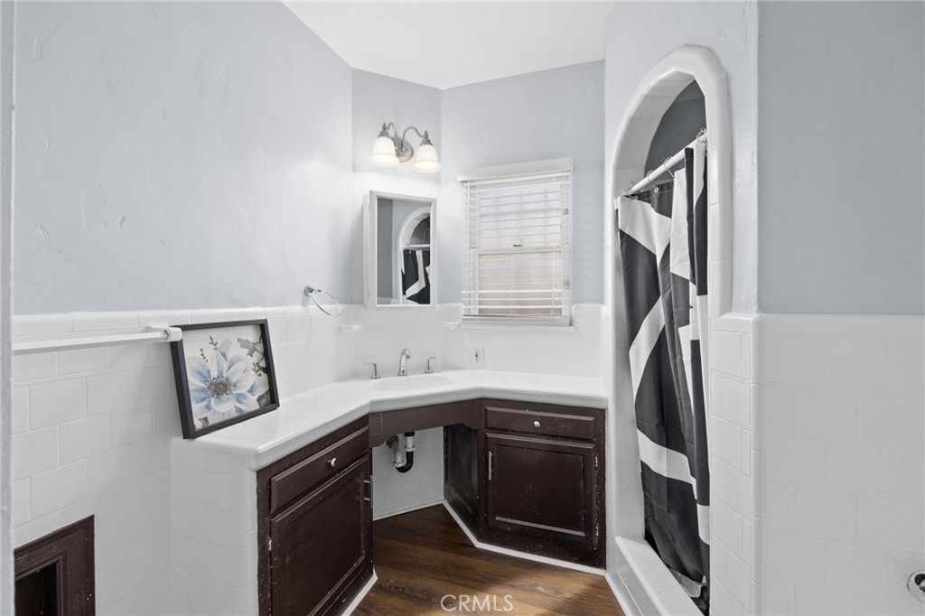 8319 S Van Ness Property Photo 20