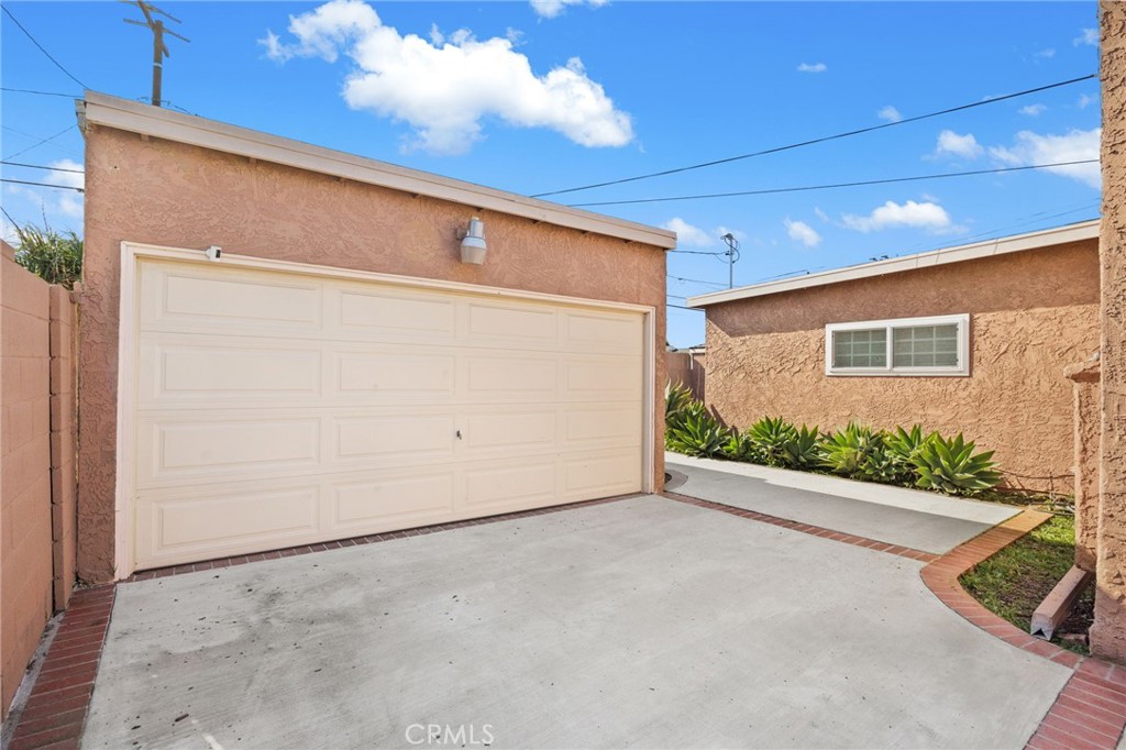 8319 S Van Ness Property Photo 25