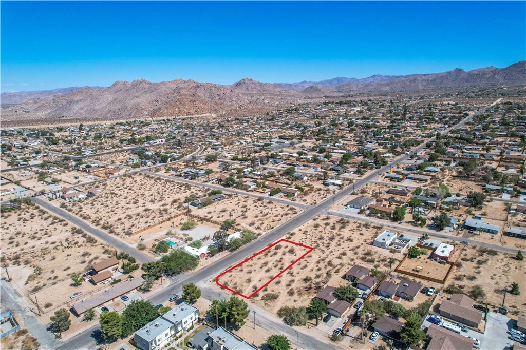 6650 Hillview Road Property Photo 3