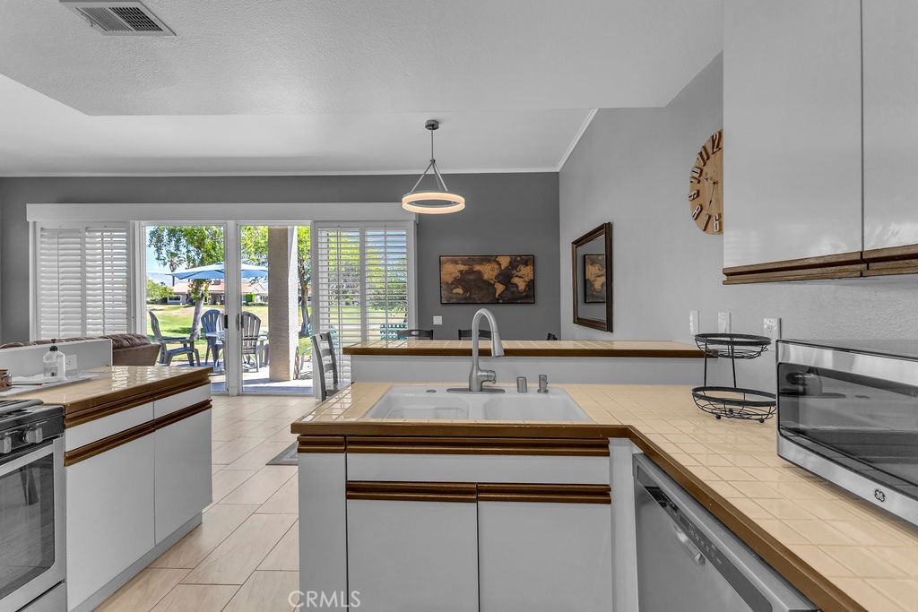 28 Oak Tree Property Photo 20