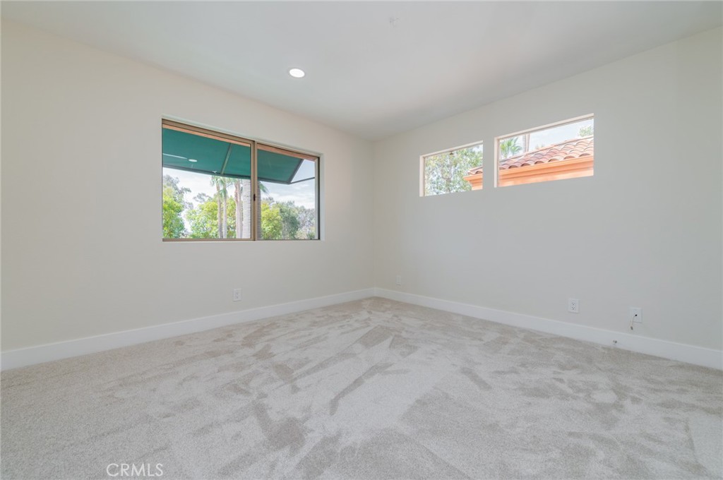 46 Villa Point Property Photo 25