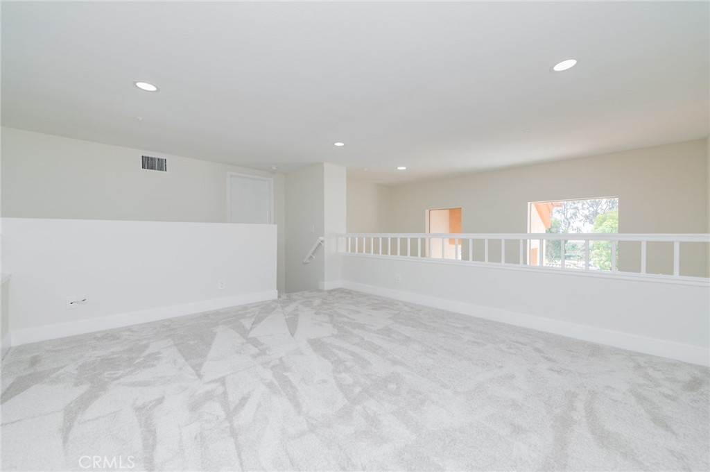 46 Villa Point Property Photo 27