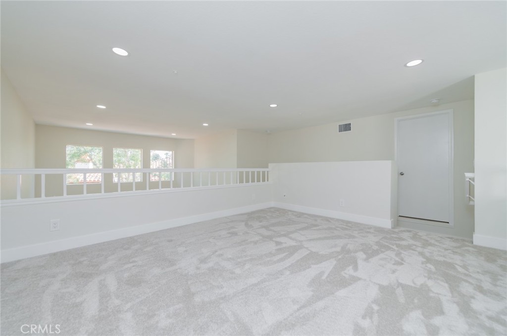 46 Villa Point Property Photo 28