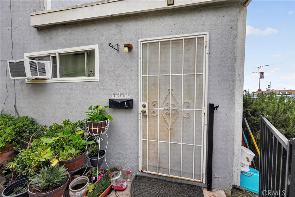 2211 S Fairview Property Photo 4