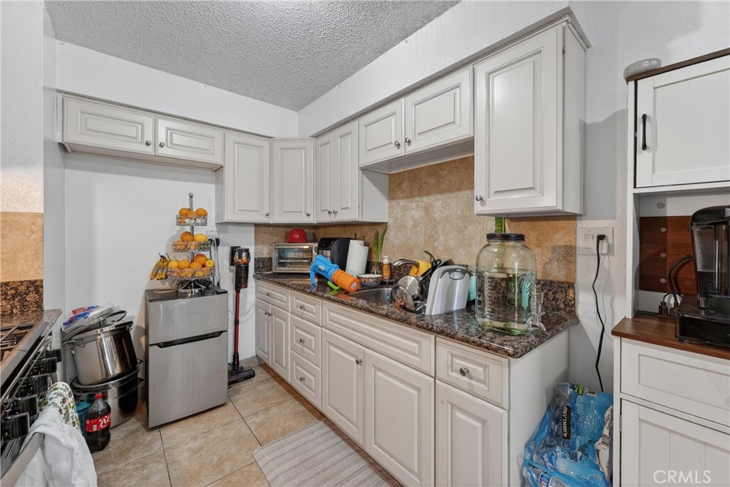 2211 S Fairview Property Photo 12