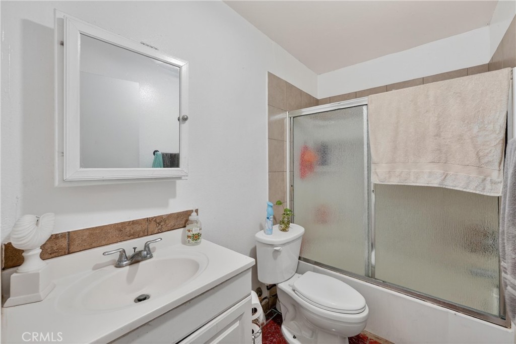 2211 S Fairview Property Photo 14