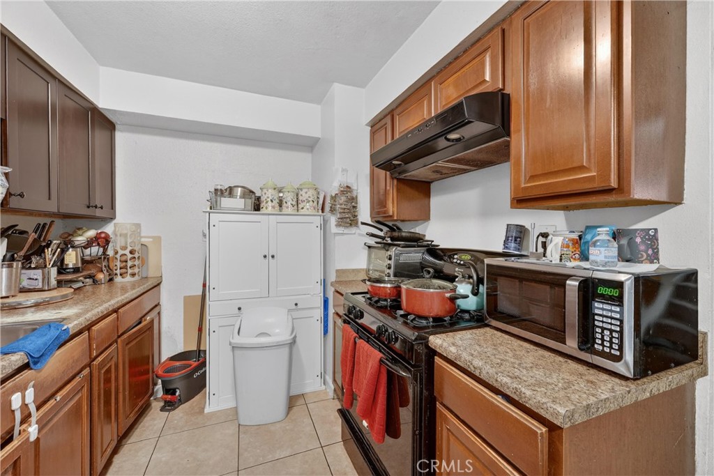 2211 S Fairview Property Photo 18