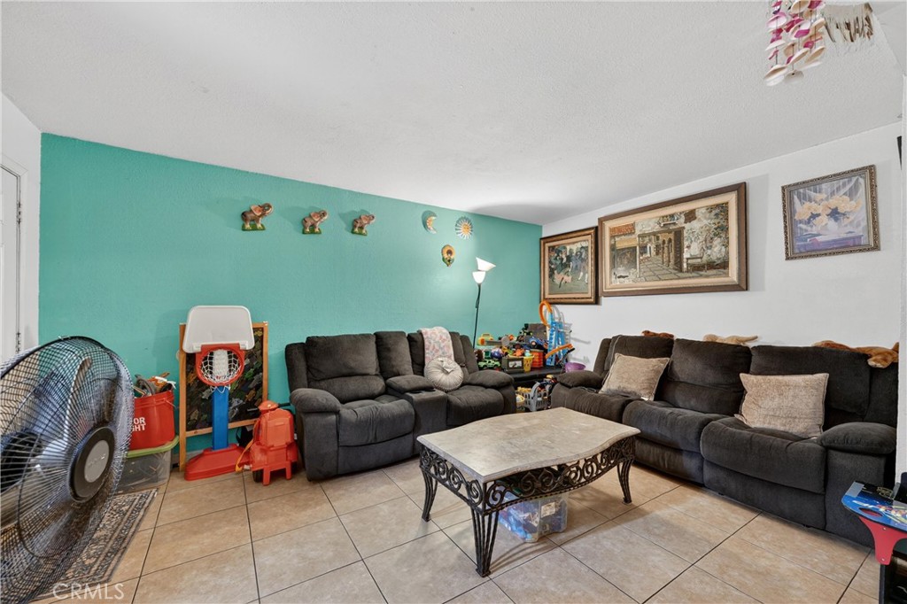 2211 S Fairview Property Photo 23