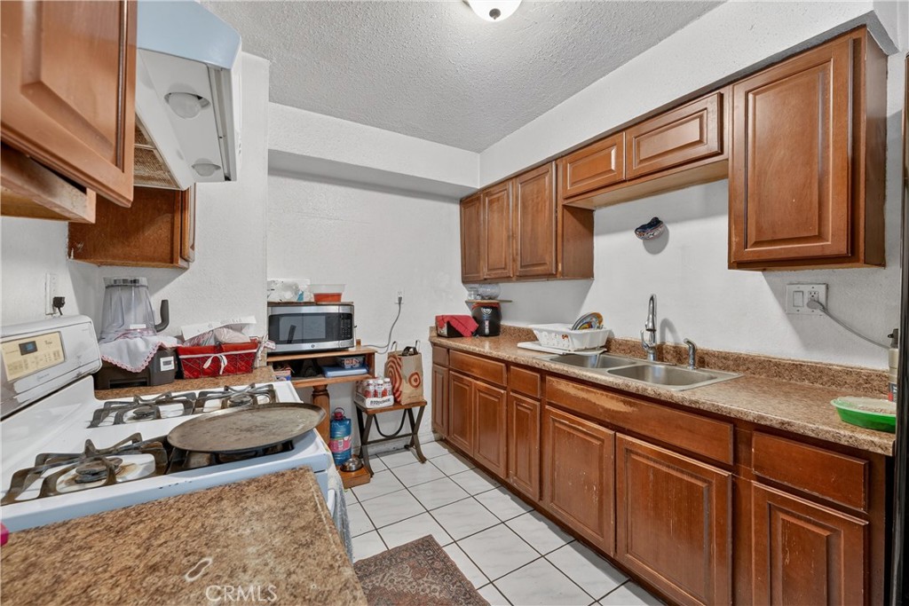 2211 S Fairview Property Photo 42