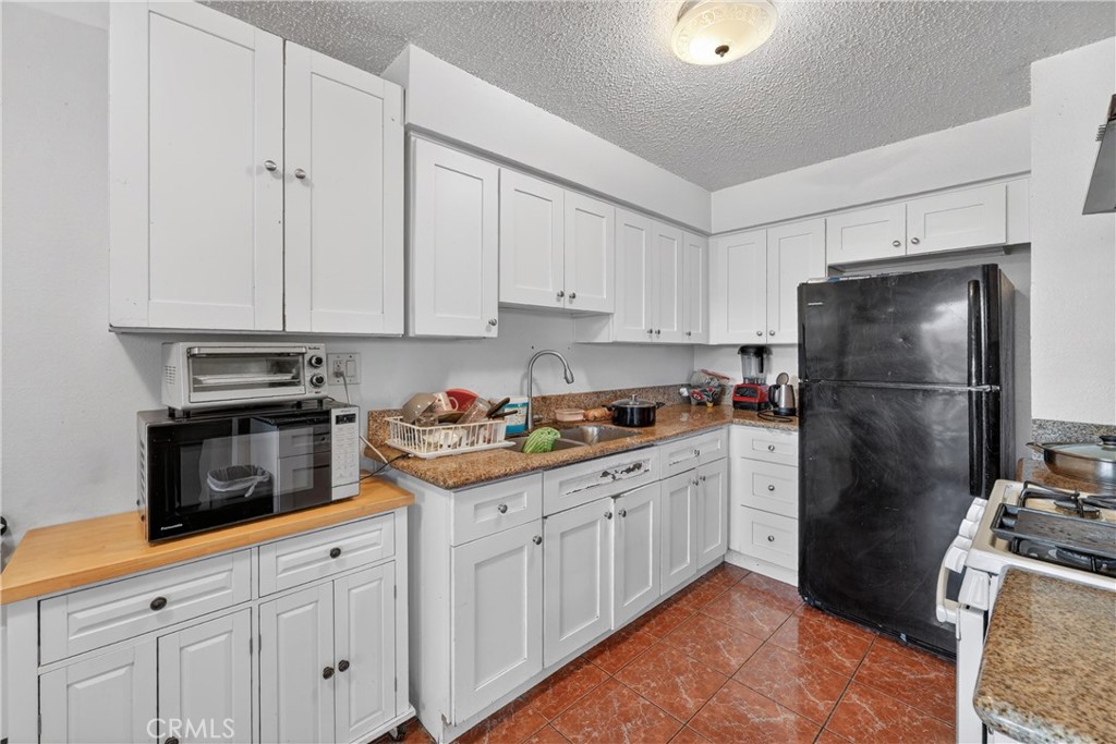 2211 S Fairview Property Photo 52