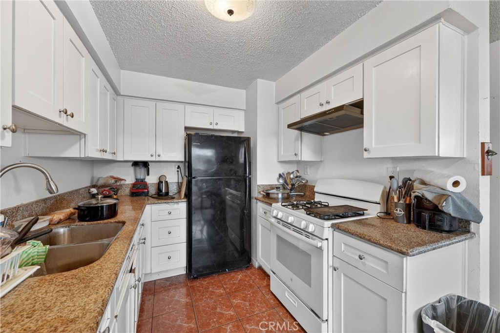 2211 S Fairview Property Photo 53