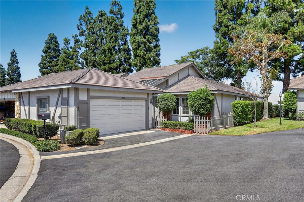 1022 Regis Way Property Photo 1