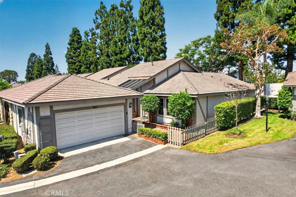 1022 Regis Way Property Photo 4