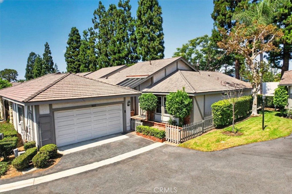 1022 Regis Way Property Photo 4