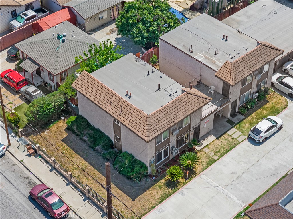 669 ,687,651 Weber St. Property Photo 2