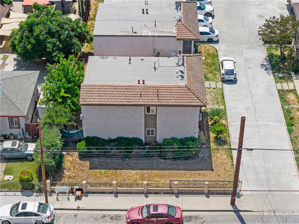 669 ,687,651 Weber St. Property Photo 3
