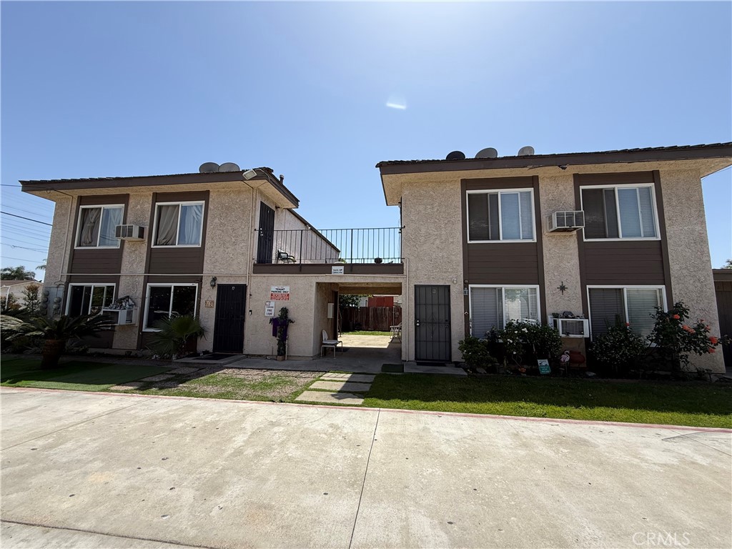 669 ,687,651 Weber St. Property Photo 4