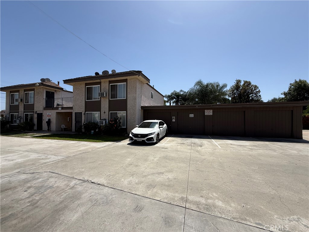 669 ,687,651 Weber St. Property Photo 12