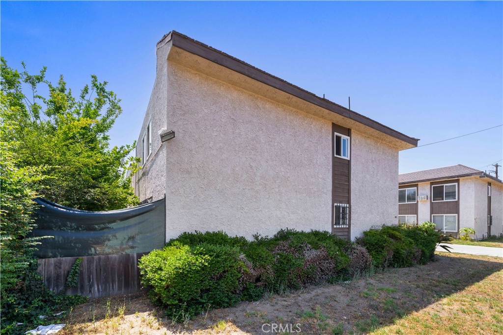 669 ,687,651 Weber St. Property Photo 14
