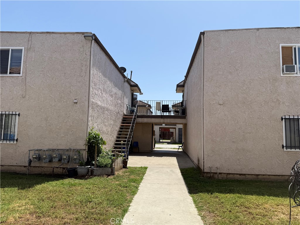669 ,687,651 Weber St. Property Photo 16