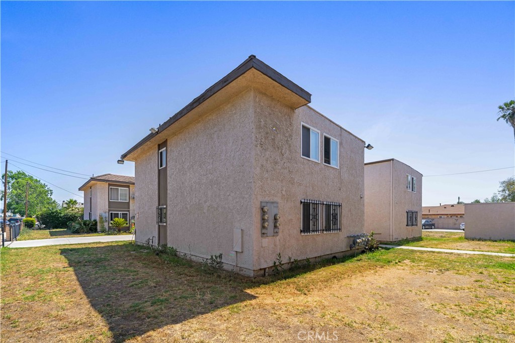 669 ,687,651 Weber St. Property Photo 18