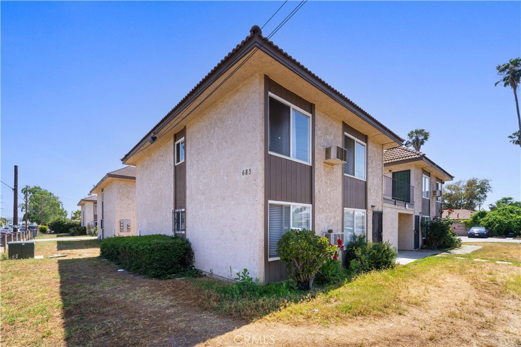669 ,687,651 Weber St. Property Photo 19
