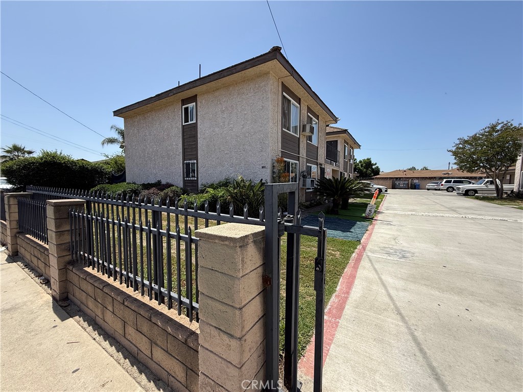 669 ,687,651 Weber St. Property Photo 22
