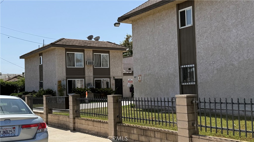 669 ,687,651 Weber St. Property Photo 23