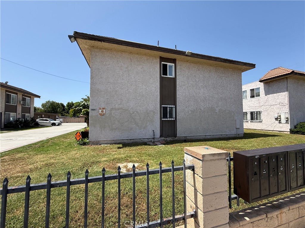 669 ,687,651 Weber St. Property Photo 24