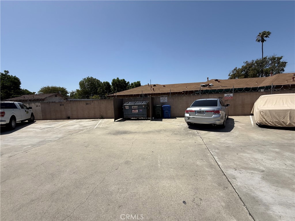 669 ,687,651 Weber St. Property Photo 26
