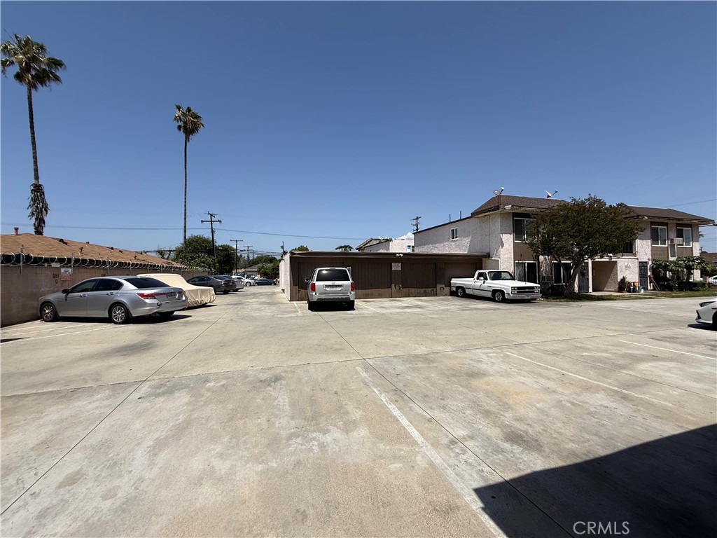 669 ,687,651 Weber St. Property Photo 29
