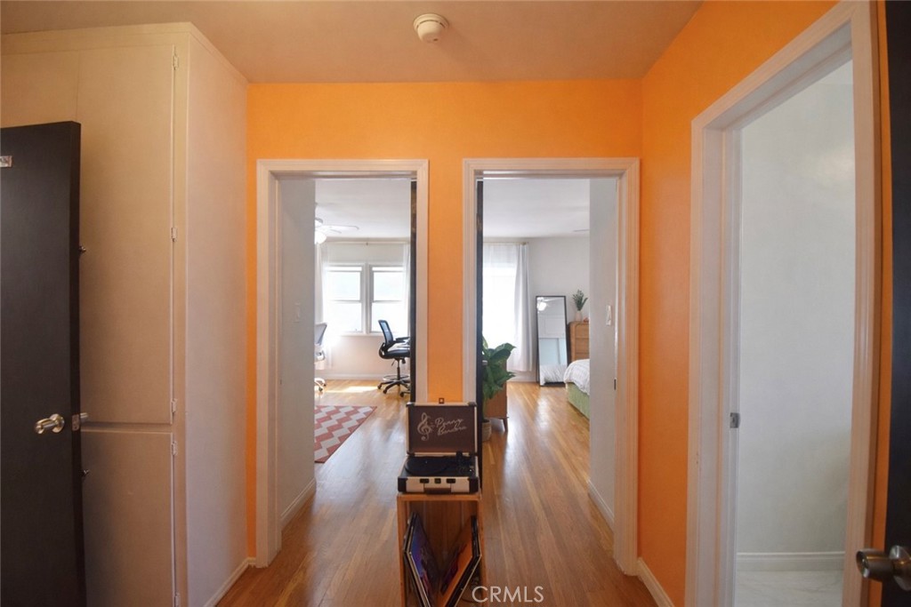 1334 E 1st Street 12 Property Photo 17