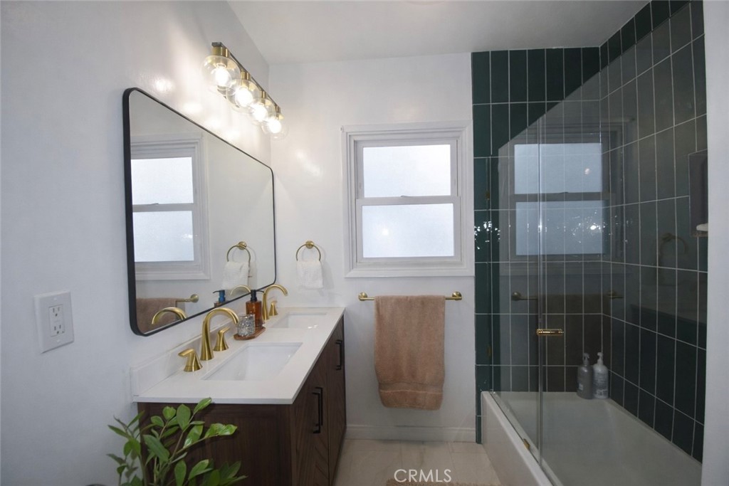 1334 E 1st Street 12 Property Photo 29