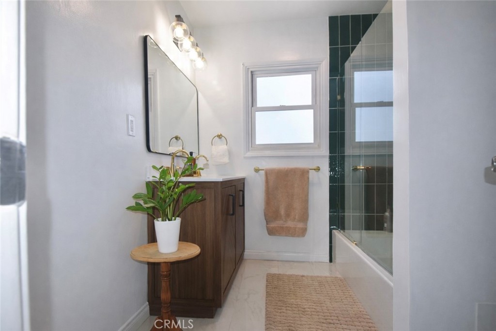 1334 E 1st Street 12 Property Photo 30