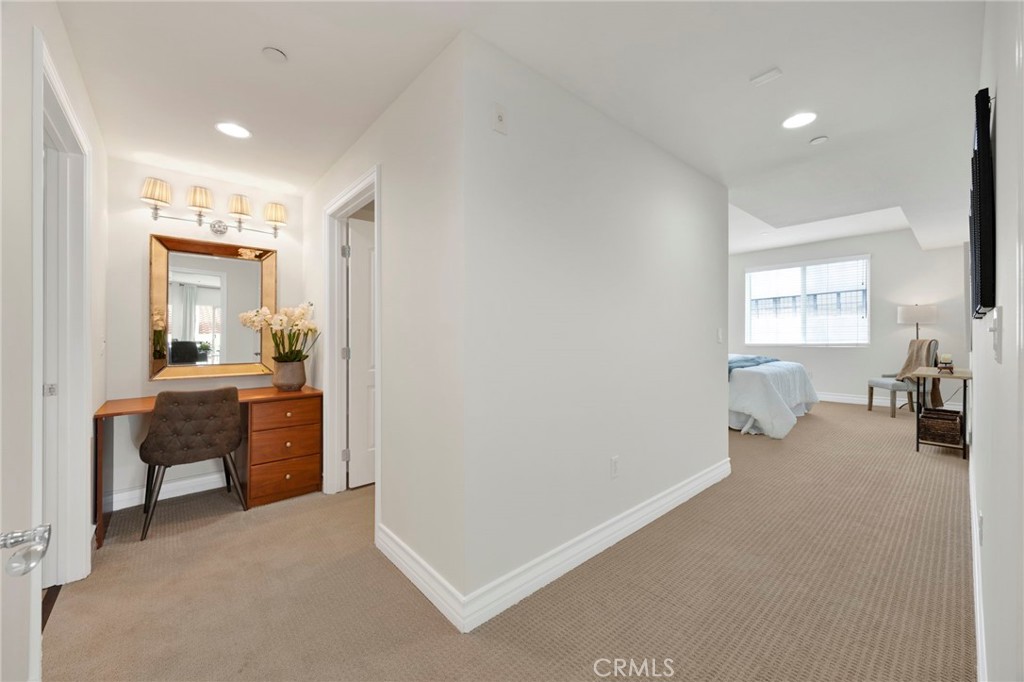 1726 S Bentley Avenue 403 Property Photo 13