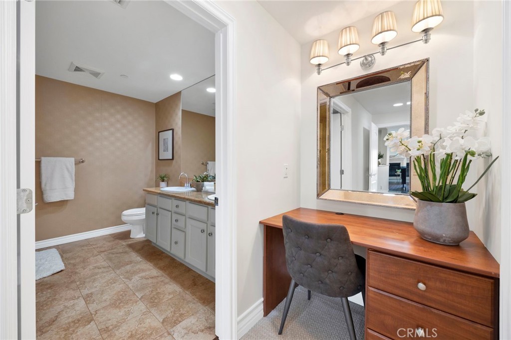 1726 S Bentley Avenue 403 Property Photo 17
