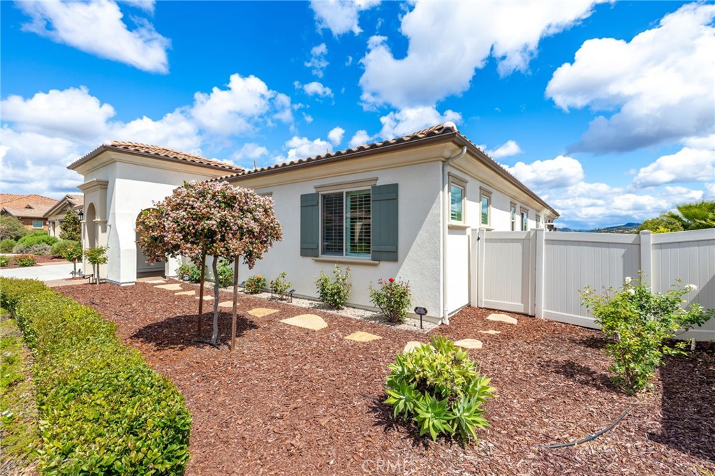 5762 Rancho Del Caballo Property Photo 4