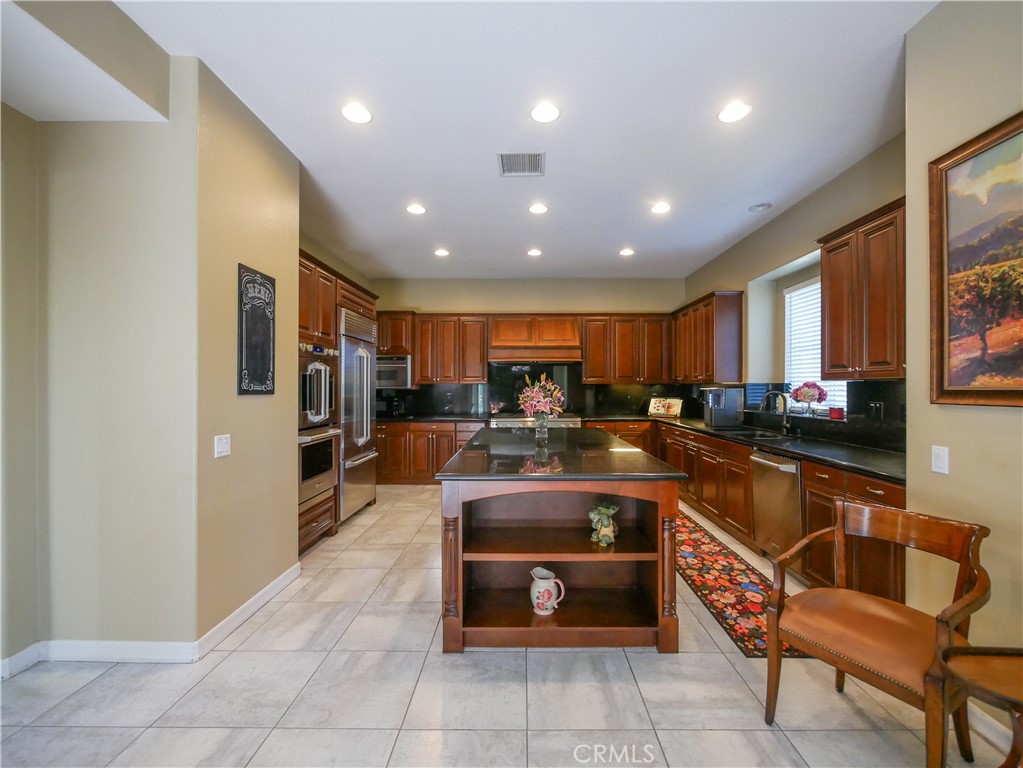 22470 Amber Eve Property Photo 7