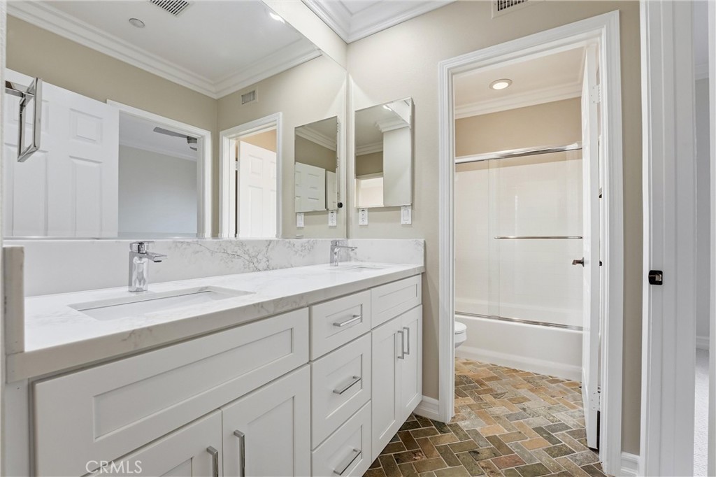 5 Azara Property Photo 18