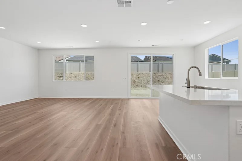 28916 Vertex Way Property Photo 8