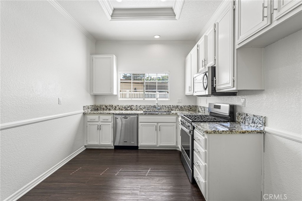 24304 Val Verde Court Property Photo 6