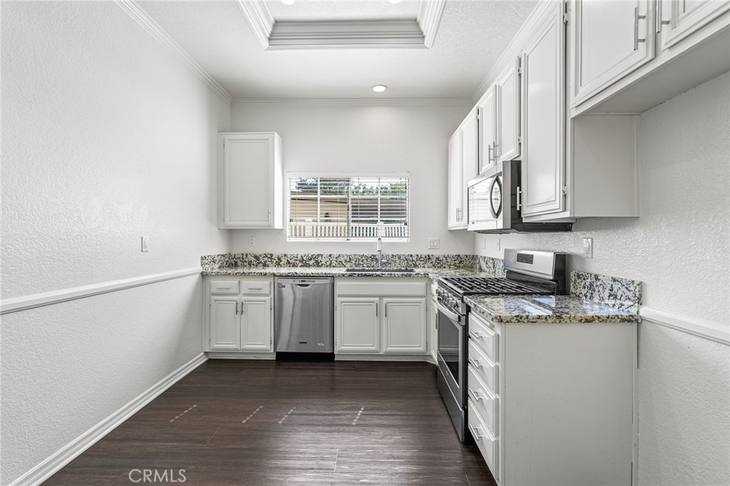 24304 Val Verde Court Property Photo 6