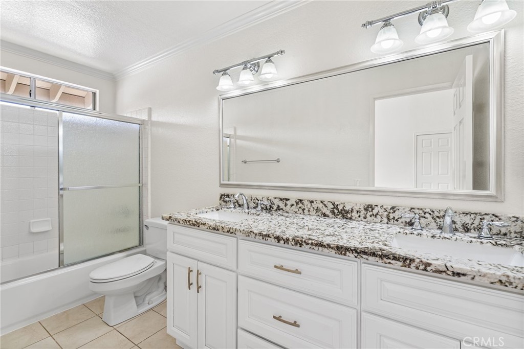 24304 Val Verde Court Property Photo 8