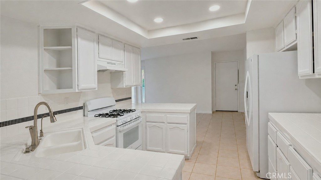 24364 Hilton Way Property Photo 13